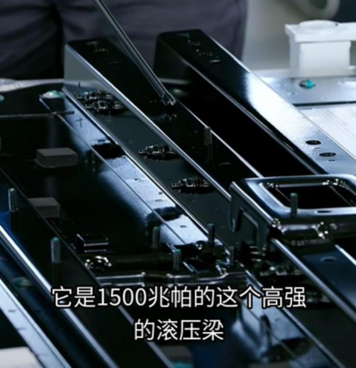 Xiaomi CEO introduces BYD LFP Blade Battery during a live stream! 20 Blade Battery Pack Cover (2)