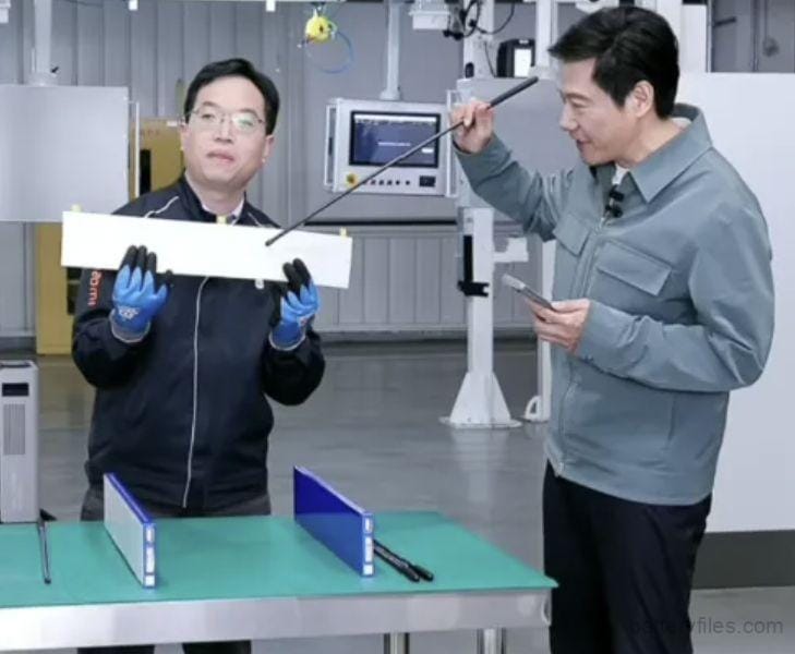 Xiaomi CEO introduces BYD LFP Blade Battery during a live stream! 3 Xiaomi CEO Lei Jun introduces Blade Battery